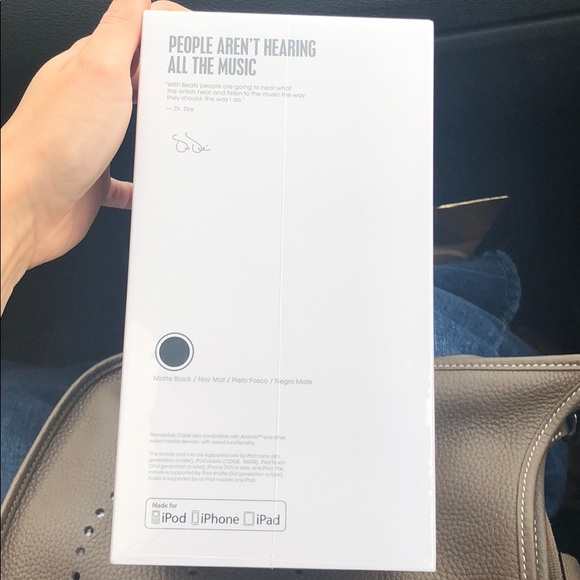 NIB Beats Solo3 Wireless Headphones - Picture 3 of 7